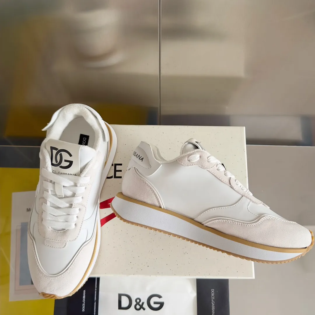Factory P440💰D&G's latest Cushion series casual sports shoes, dad shoes, running shoes, original purchase and development, production, handmade, but always looking to the future. The new Cushion sneakers feature a two-tone suede upper accented by a mesh contrasting printed DG cross logo on the side. The lightweight, grippy rubber outsole adopts an innovative design to provide excellent performance, and the jacquard label adds timeless style. Exquisite packaging at the delivery counter🛍📦 ▪️ Fabric: Original custom-made first-layer cowhide ▪️ Lining: Original custom-made breathable towel lining ▪️ Sole: Original open-molded rubber material ▪️ Bottom thickness: 3.5CM ▪️ Size: Men's 38-45